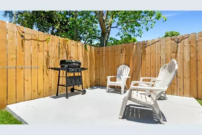 32 SW 9th St #3, Hallandale Beach, FL 33009 - Photo 12