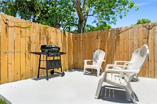 32 SW 9th St, Hallandale Beach, FL 33009 - Photo 12