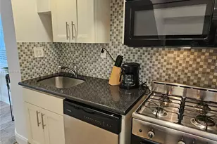 622 15th St, Miami Beach, FL 33139 - Photo 10