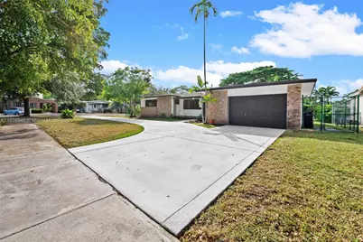 700 Rio Vista Dr, Miami Springs, FL 33166 - Photo 2