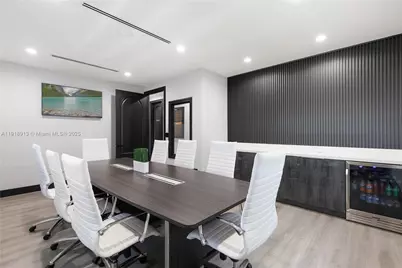 8111 NW 33rd St, Doral, FL 33122 - Photo 10