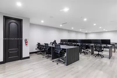 8111 NW 33rd St, Doral, FL 33122 - Photo 28