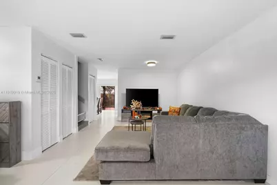 10936 NW 7th St #1003, Miami, FL 33172 - Photo 4
