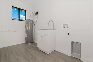 745 NE 36th St, Oakland Park, FL 33334 - Photo 16