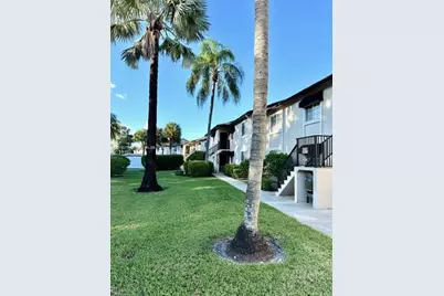 4000 Crystal Lake Dr #112, Deerfield Beach, FL 33064 - Photo 4