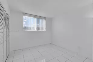 8045 NW 7th St, Miami, FL 33126 - Photo 12
