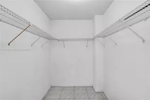 1420 Brickell Bay Dr, Miami, FL 33131 - Photo 22