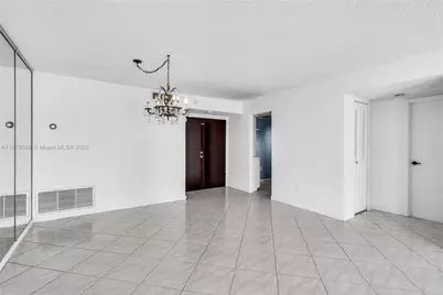 1420 Brickell Bay Dr #608B, Miami, FL 33131 - Photo 10
