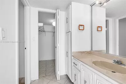 1420 Brickell Bay Dr #608B, Miami, FL 33131 - Photo 18