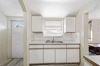 145 NW 6th Ave, Florida City, FL 33034 - Photo 18
