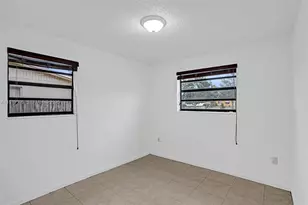 1300 NE 215th St, Miami, FL 33179 - Photo 20