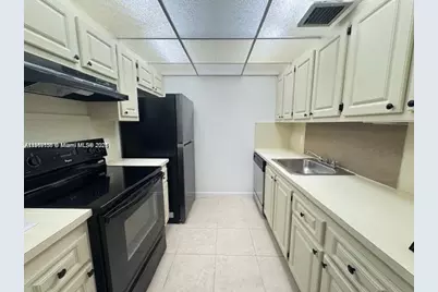 300 SW 134th Way #107E, Pembroke Pines, FL 33027 - Photo 2
