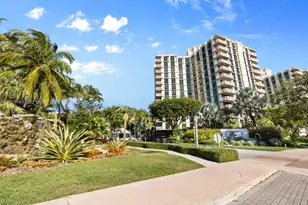 1121 Crandon Blvd, Key Biscayne, FL 33149 - Photo 18