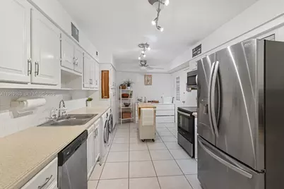 1121 Crandon Blvd #D404, Key Biscayne, FL 33149 - Photo 16