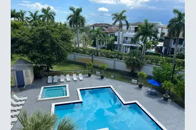 8290 Lake Dr #427, Doral, FL 33166 - Photo 10