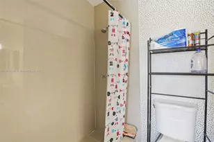 8389 NW 8th St, Miami, FL 33126 - Photo 24