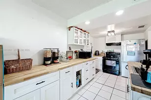 9825 NW 37th St, Sunrise, FL 33351 - Photo 18