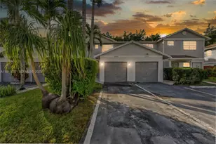 10512 NW 3rd St, Pembroke Pines, FL 33026 - Photo 2