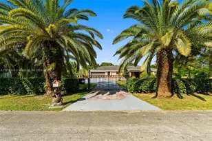 19511 SW 214th St, Miami, FL 33187 - Photo 2