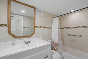 4101 Pine Tree Dr, Miami Beach, FL 33140 - Photo 32