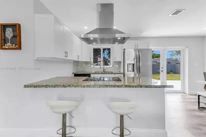 330 N 70th Ave, Hollywood, FL 33024 - Photo 8