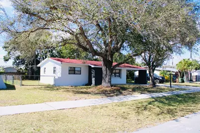 1562 NW 8th Ave, Homestead, FL 33030 - Photo 2