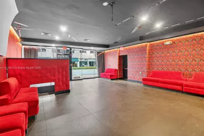 1218 Washington Ave, Miami Beach, FL 33139 - Photo 4