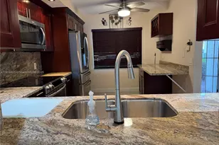 1001 SW 141st Ave, Pembroke Pines, FL 33027 - Photo 8