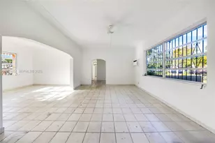 297 Eucalyptus Dr, Hialeah, FL 33010 - Photo 8