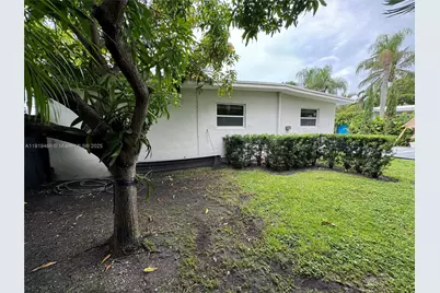 2075 S Hibiscus Dr, North Miami, FL 33181 - Photo 32