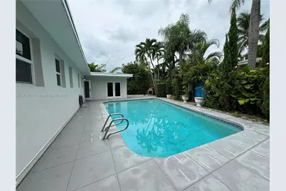 2075 S Hibiscus Dr, North Miami, FL 33181 - Photo 28