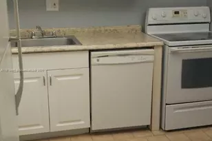 7910 N Colony Cir N, Tamarac, FL 33321 - Photo 2