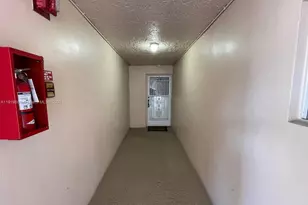 9471 Evergreen Pl, Davie, FL 33324 - Photo 2