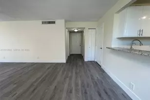 9471 Evergreen Pl, Davie, FL 33324 - Photo 4