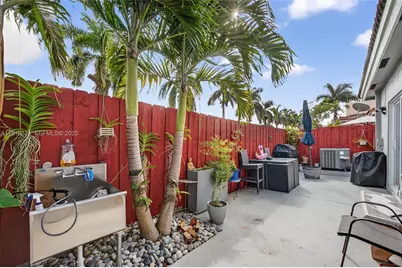 10101 SW 162 Ct, Kendall, FL 33196 - Photo 32