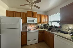 8220 Sunrise Lakes Blvd, Sunrise, FL 33322 - Photo 6