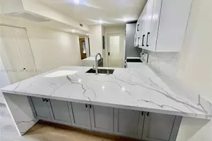 11279 NW 15th Ct, Pembroke Pines, FL 33026 - Photo 6