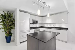 1010 Brickell Ave, Miami, FL 33131 - Photo 8
