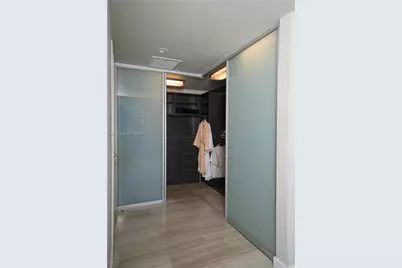 200 Biscayne Boulevard Way #3906, Miami, FL 33131 - Photo 16