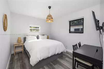 1331 NE 160th St, North Miami Beach, FL 33162 - Photo 16