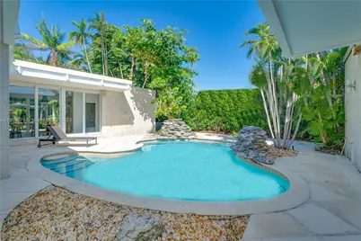 111 S Hibiscus Dr, Miami Beach, FL 33139 - Photo 4