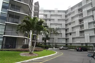 3401 N Country Club Dr, Aventura, FL 33180 - Photo 2