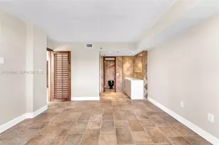 801 N Venetian Dr, Miami Beach, FL 33139 - Photo 38