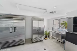 1000 W Island Blvd, Aventura, FL 33160 - Photo 26
