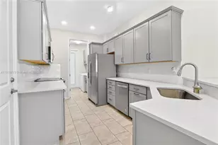 4144 Greenway Dr, Hollywood, FL 33021 - Photo 2