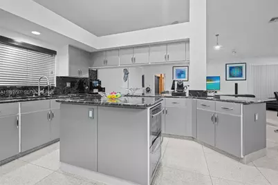 392 Coconut Cir, Weston, FL 33326 - Photo 16