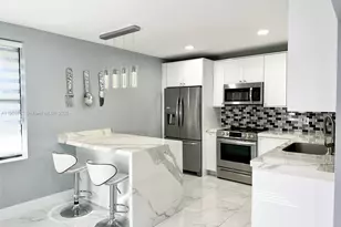 460 NE 169th St, North Miami Beach, FL 33162 - Photo 4