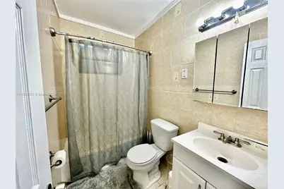 460 NE 169th St, North Miami Beach, FL 33162 - Photo 8