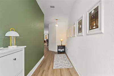 1023 NW 100th Ave, Miami, FL 33172 - Photo 4