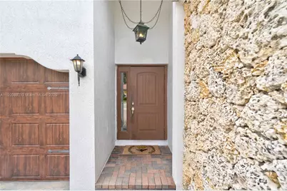 1023 NW 100th Ave, Miami, FL 33172 - Photo 2